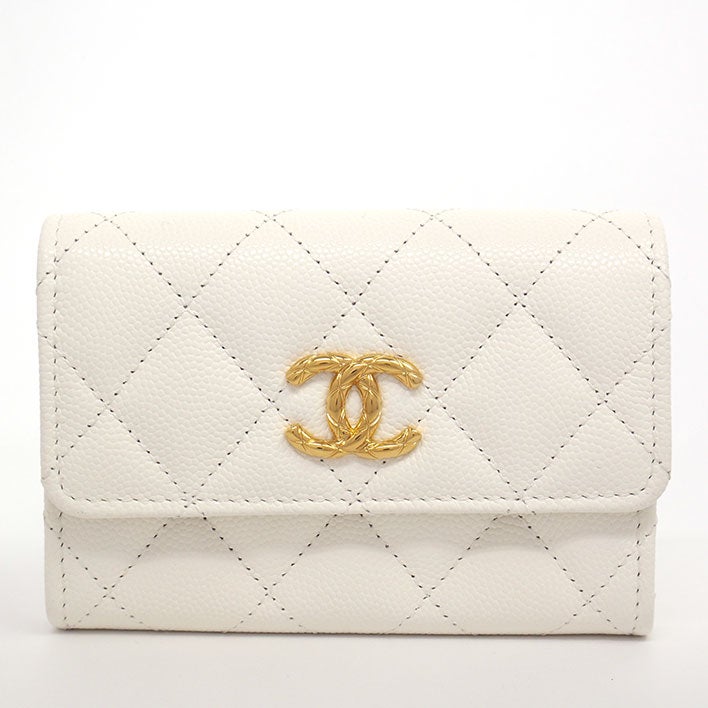 yuko⭐︎ シャネル CHANEL 財布 パールホワイト パール CHANEL(シャネル) 財布・小物(レディース) - ブランド通販のBUYMA