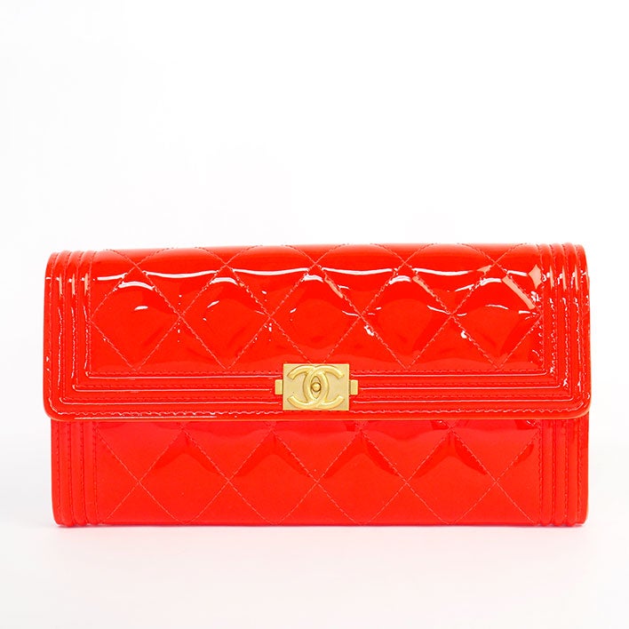 お買い得♡CHANEL キャビアスキン 折財布 レッド☆正規品 シャネル＊CHANEL＊キャビアスキン＊マトラッセ＊三つ折り財布＊レッド